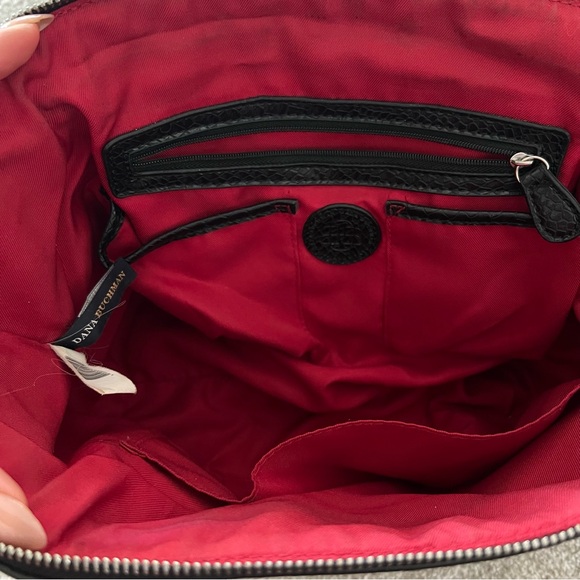 Dana Buchman y2k black leather handbag with crossbody strap red interior - Picture 7 of 10